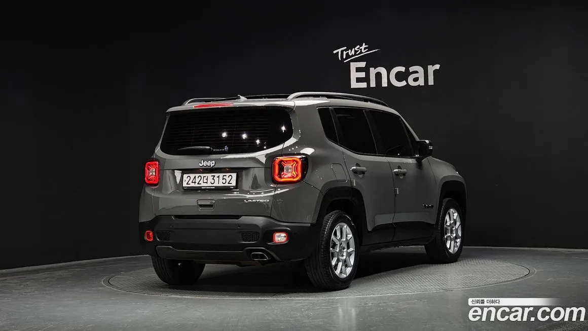 Jeep Renegade — фото 5