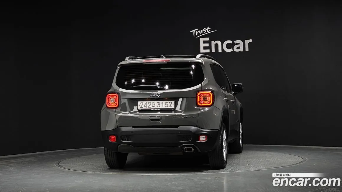 Jeep Renegade — фото 2