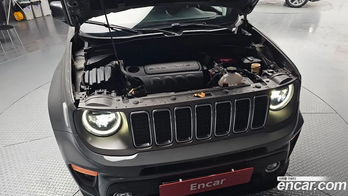 Jeep Renegade — фото 10