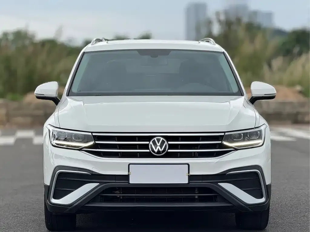 Volkswagen Tiguan L — фото 5