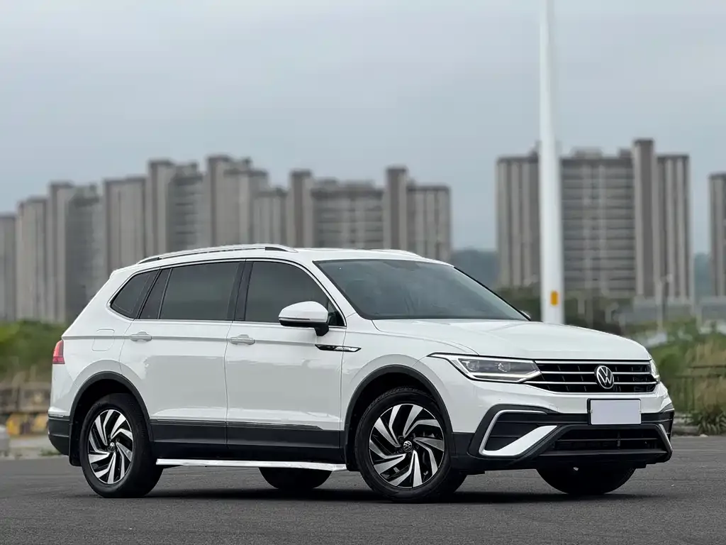 Volkswagen Tiguan L — фото 6