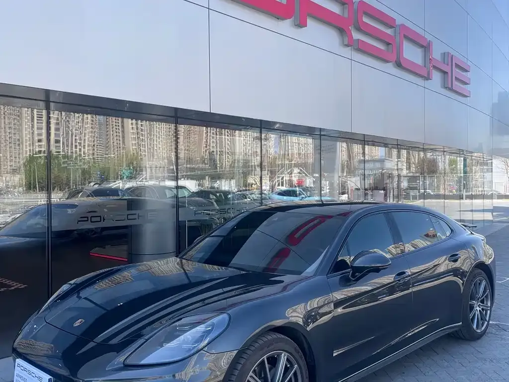 Porsche Panamera — фото 1