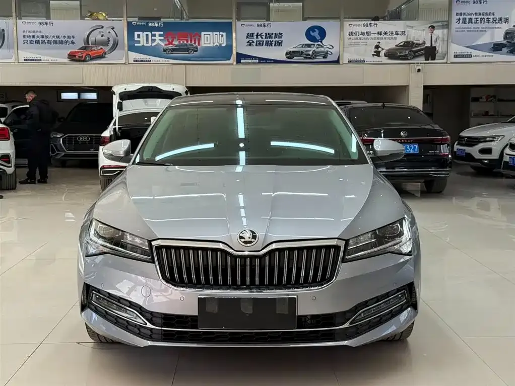 Skoda Superb — фото 2