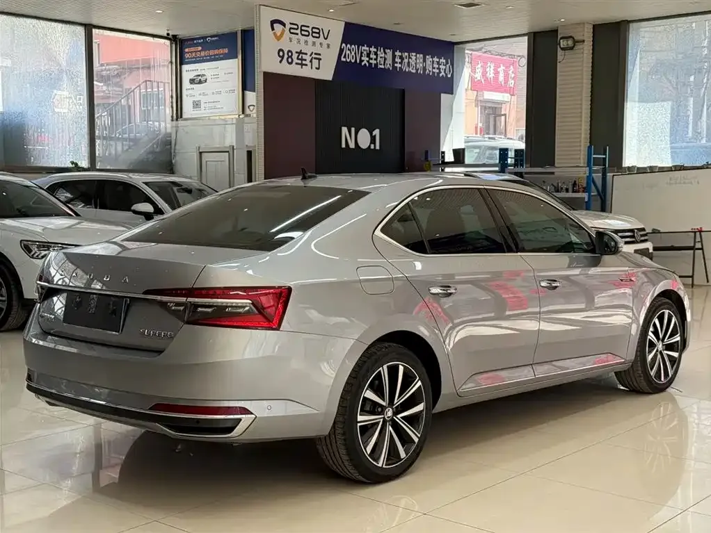 Skoda Superb — фото 4
