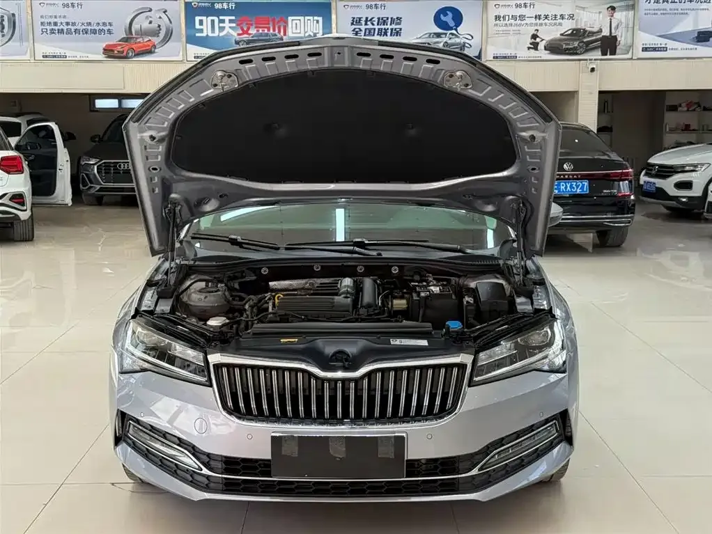 Skoda Superb — фото 7