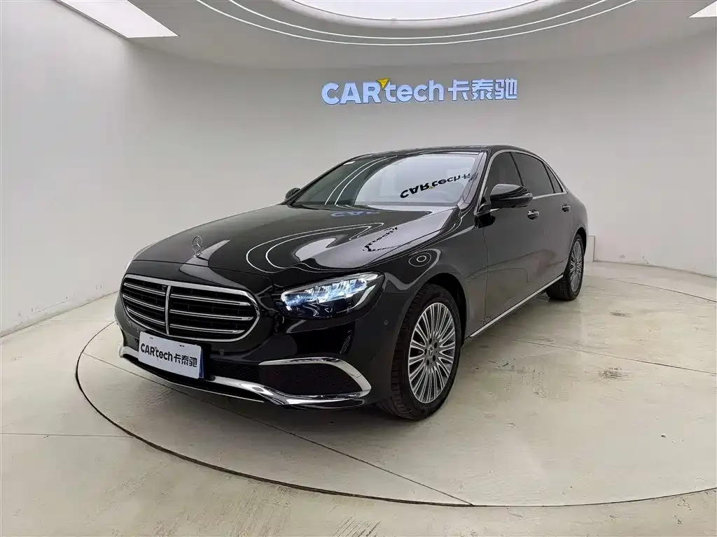 Mercedes-Benz E-Class — фото 1