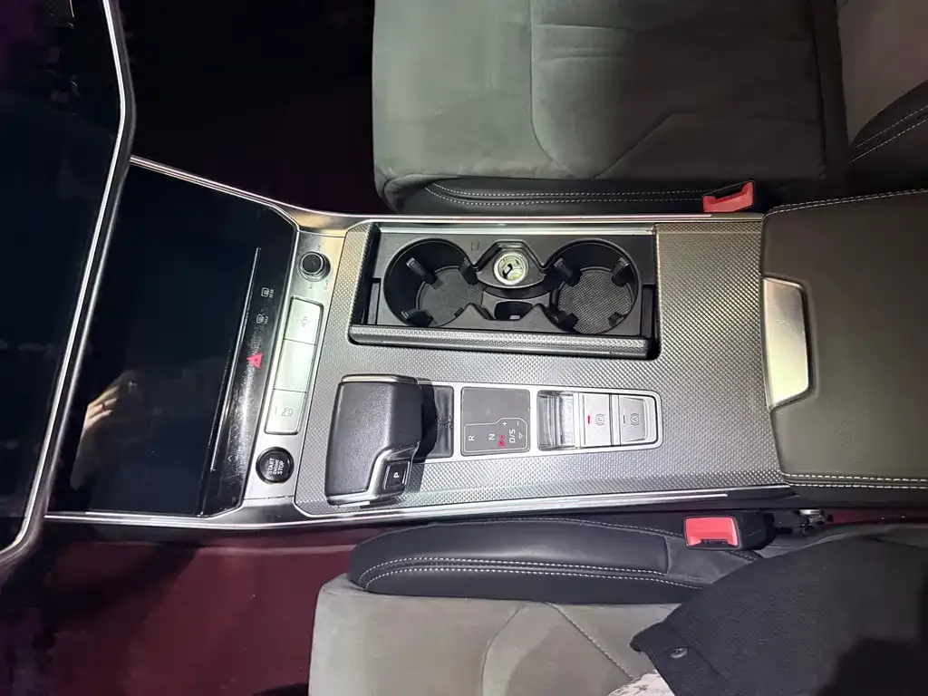 Audi A6L 2023 из CN, фото 6