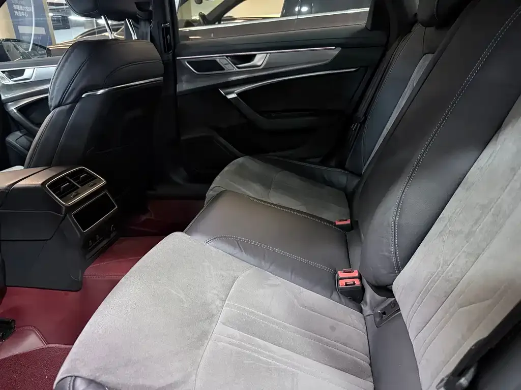 Audi A6L 2023 из CN, фото 2