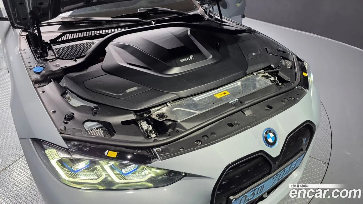 BMW i4 — фото 8