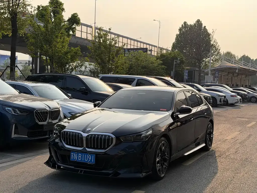 BMW 5 Series — фото 1