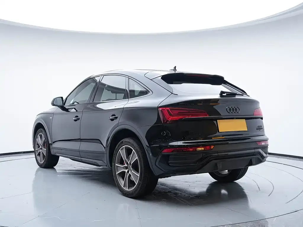 Audi Q5L Sportback — фото 4