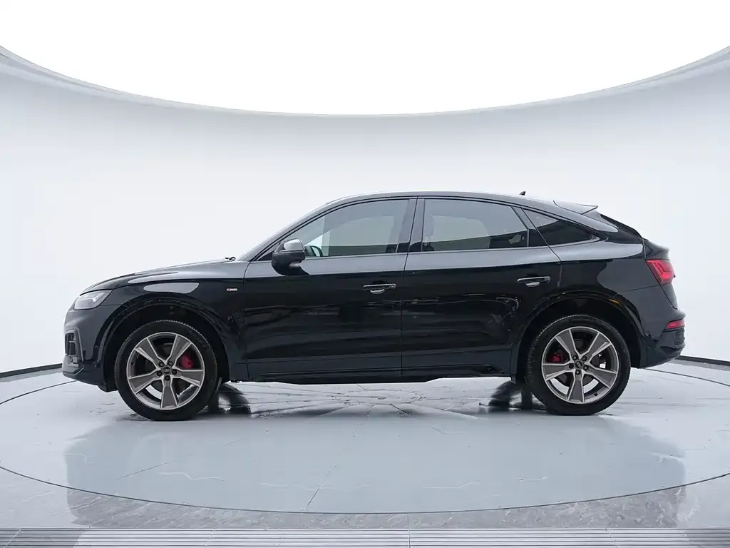 Audi Q5L Sportback — фото 9
