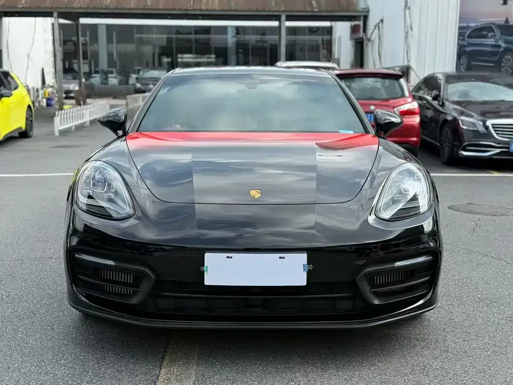 Porsche Panamera — фото 1