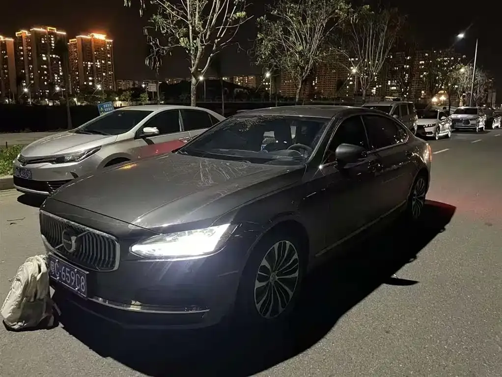 Volvo S90 — фото 1