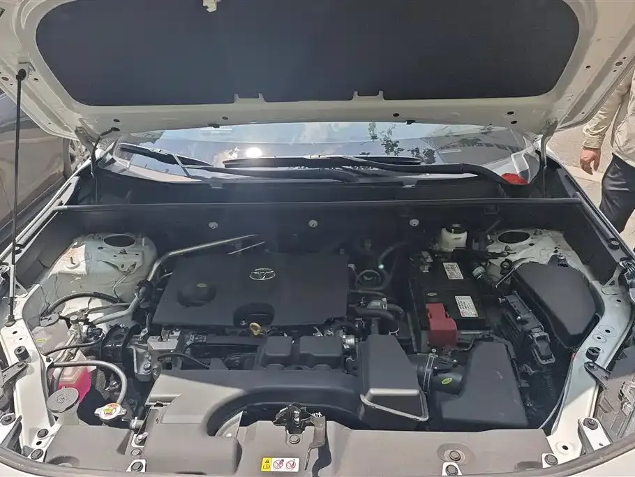 Toyota RAV4 — фото 2