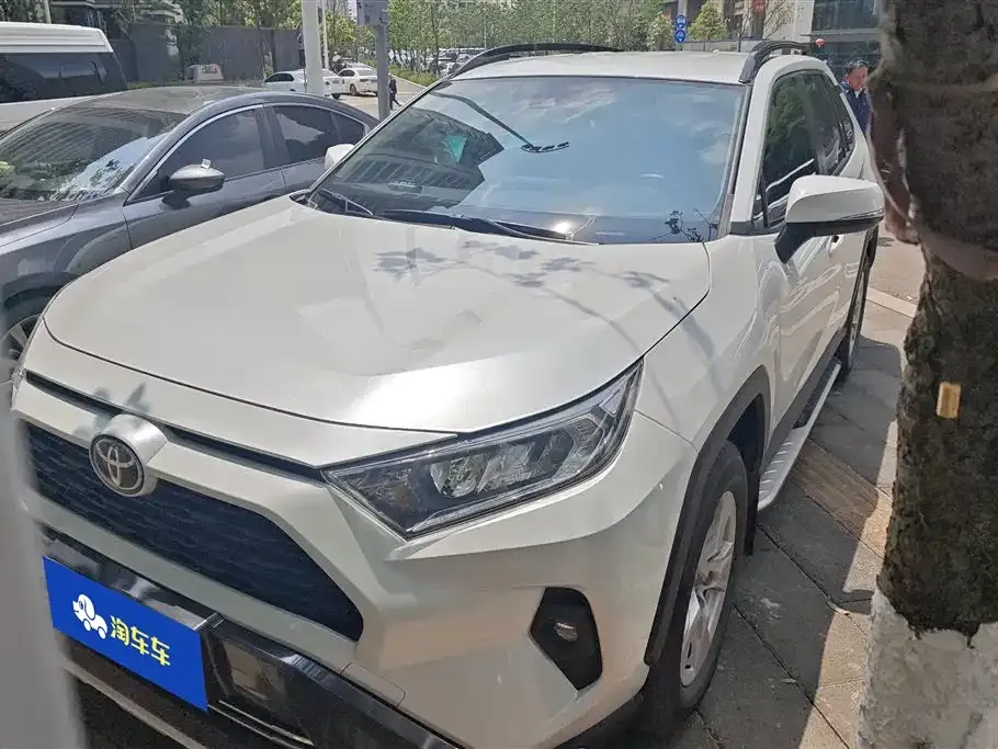 Toyota RAV4 — фото 4
