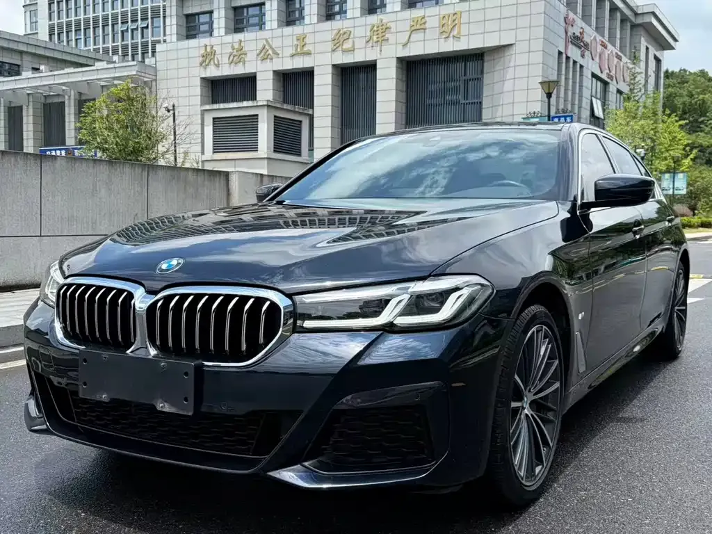 BMW 5 Series — фото 1