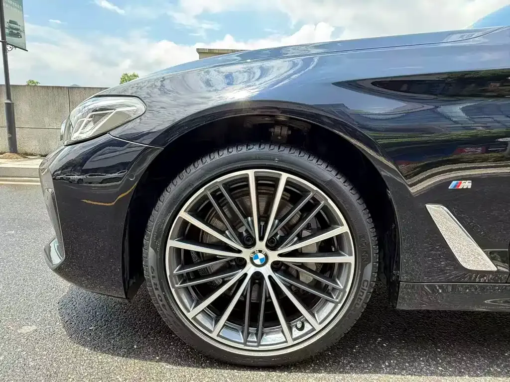 BMW 5 Series — фото 10