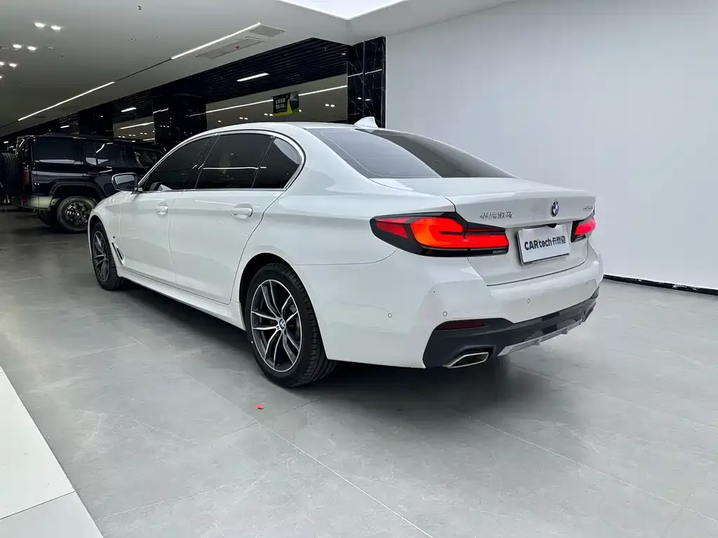 BMW 5 Series — фото 4