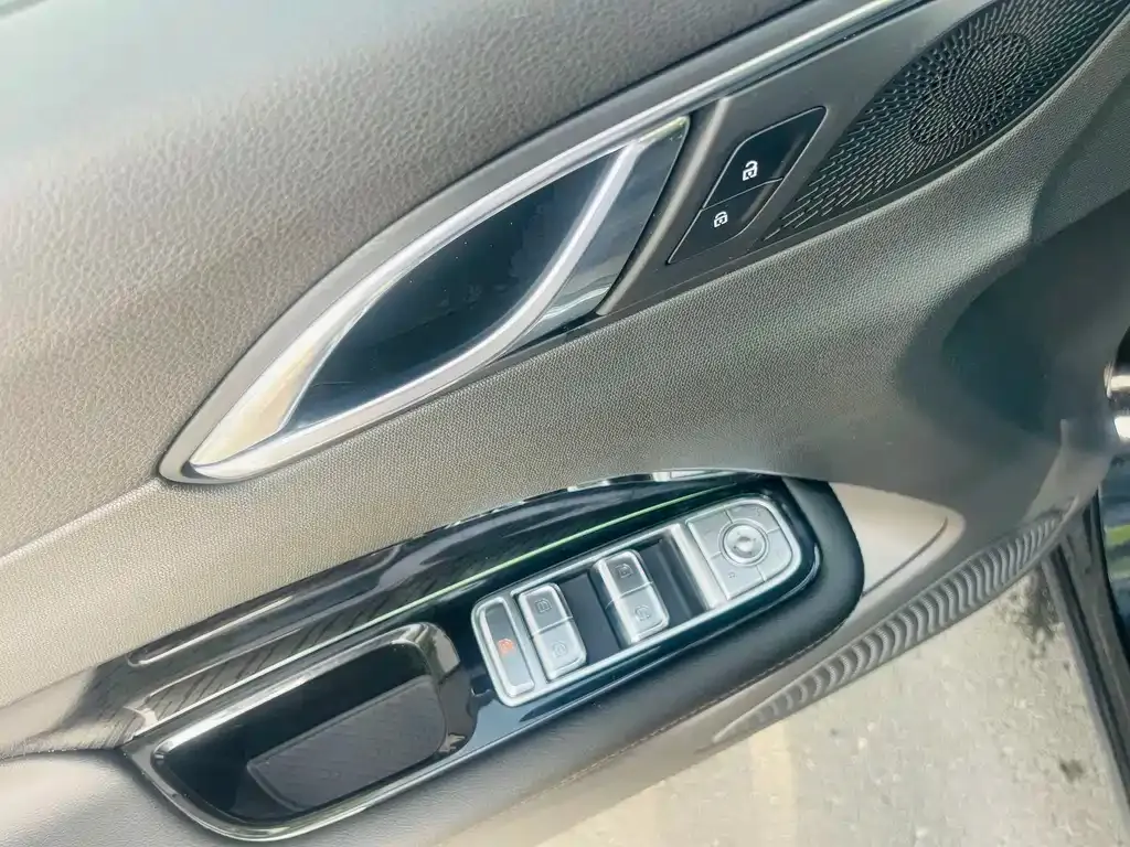 Hongqi HS3 PHEV 2024 из CN, фото 6