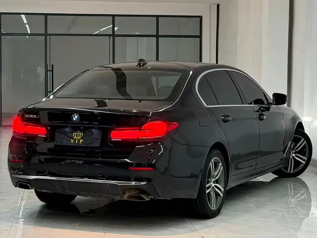 BMW 5 Series — фото 4