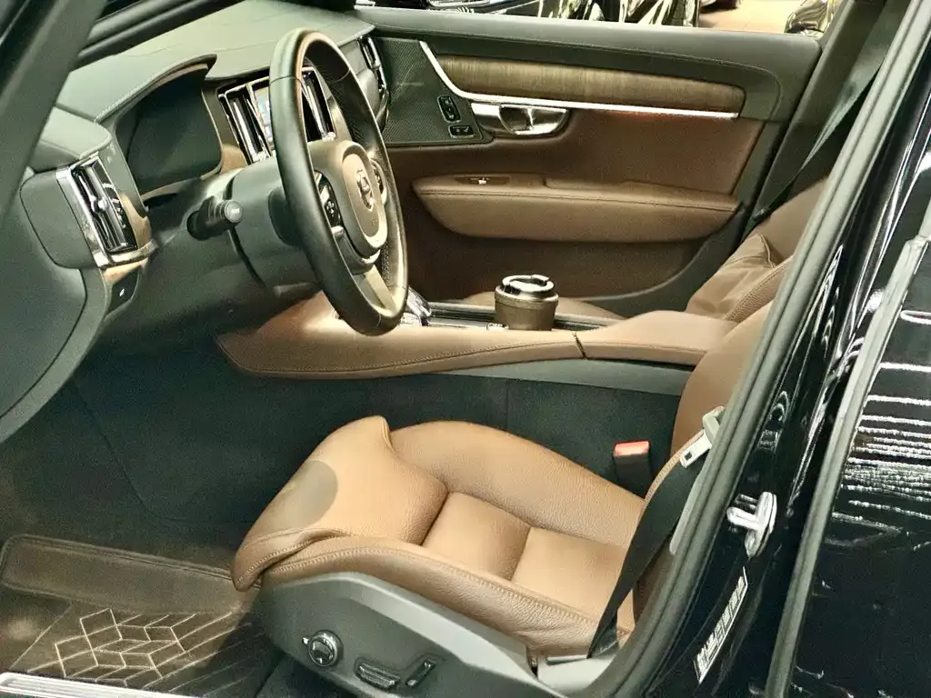 Volvo S90 — фото 3