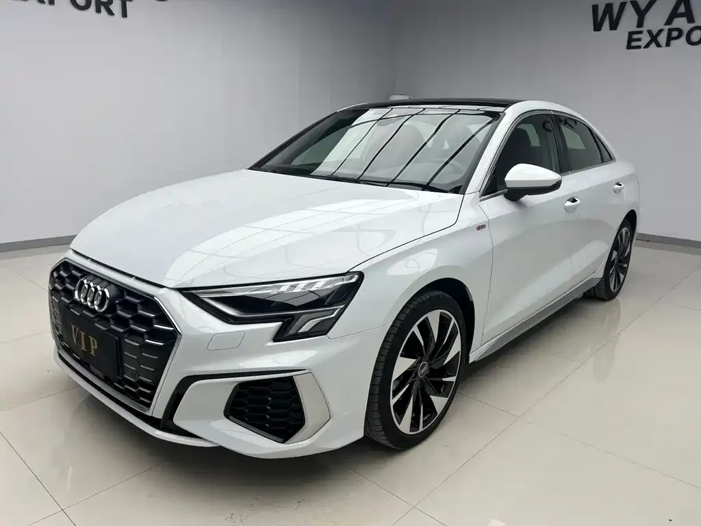 Audi A3 — фото 1