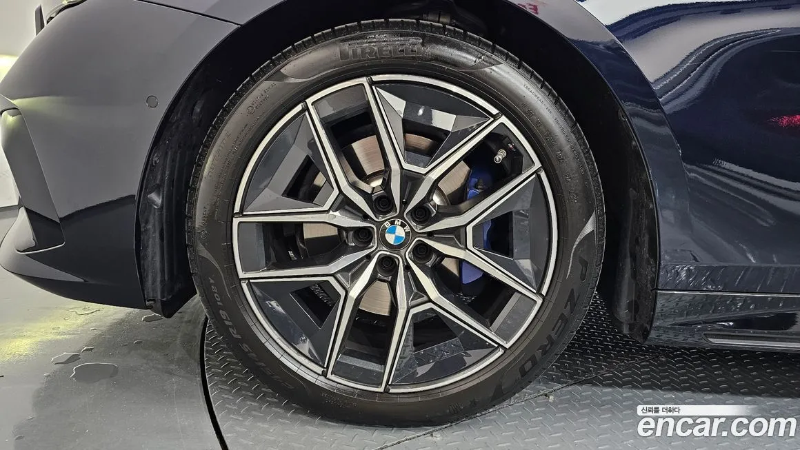 BMW 5-Series 2025 из KR, фото 4