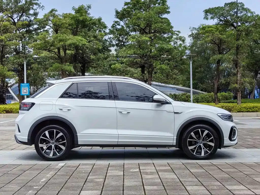 Volkswagen T-Roc — фото 9