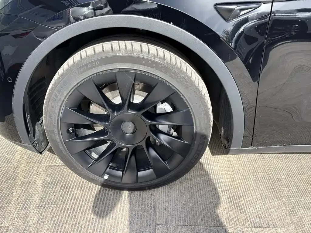 Tesla Model Y — фото 5
