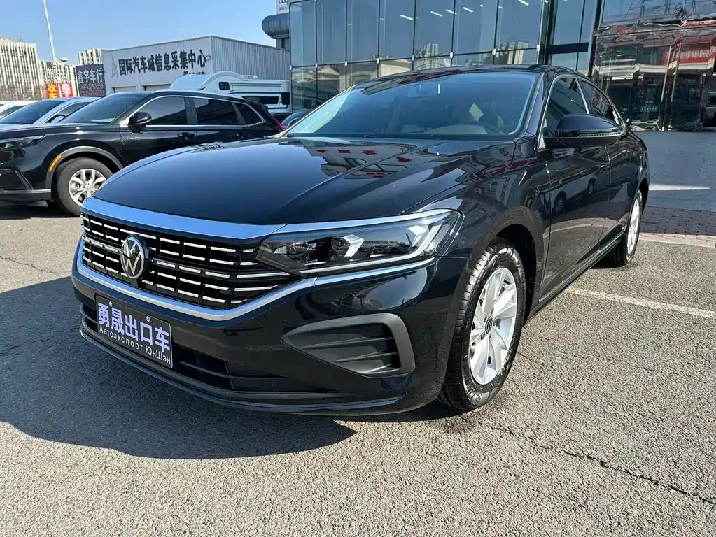 Volkswagen Passat — фото 1