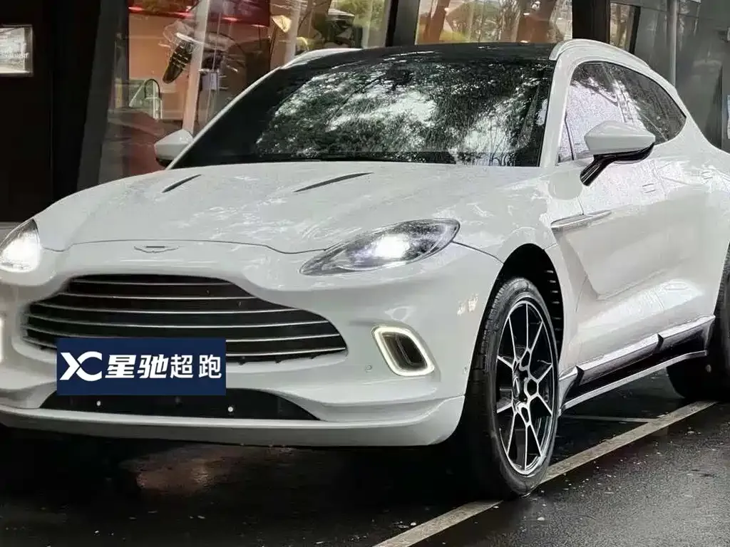 Aston Martin DBX — фото 7