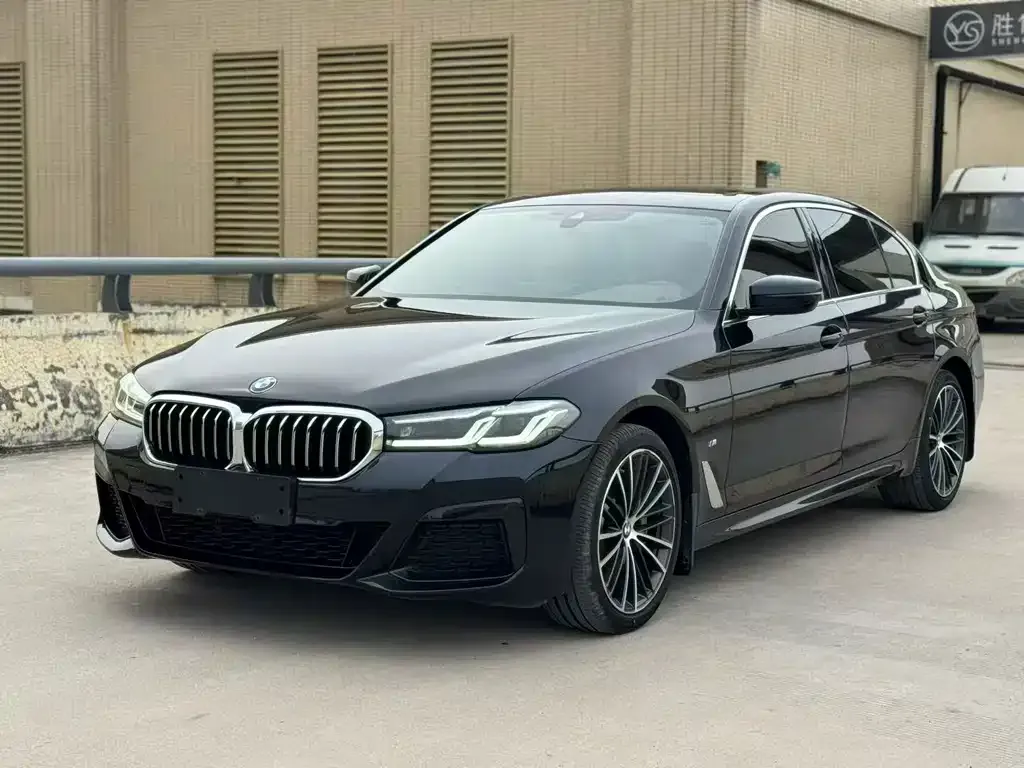 BMW 5 Series — фото 1