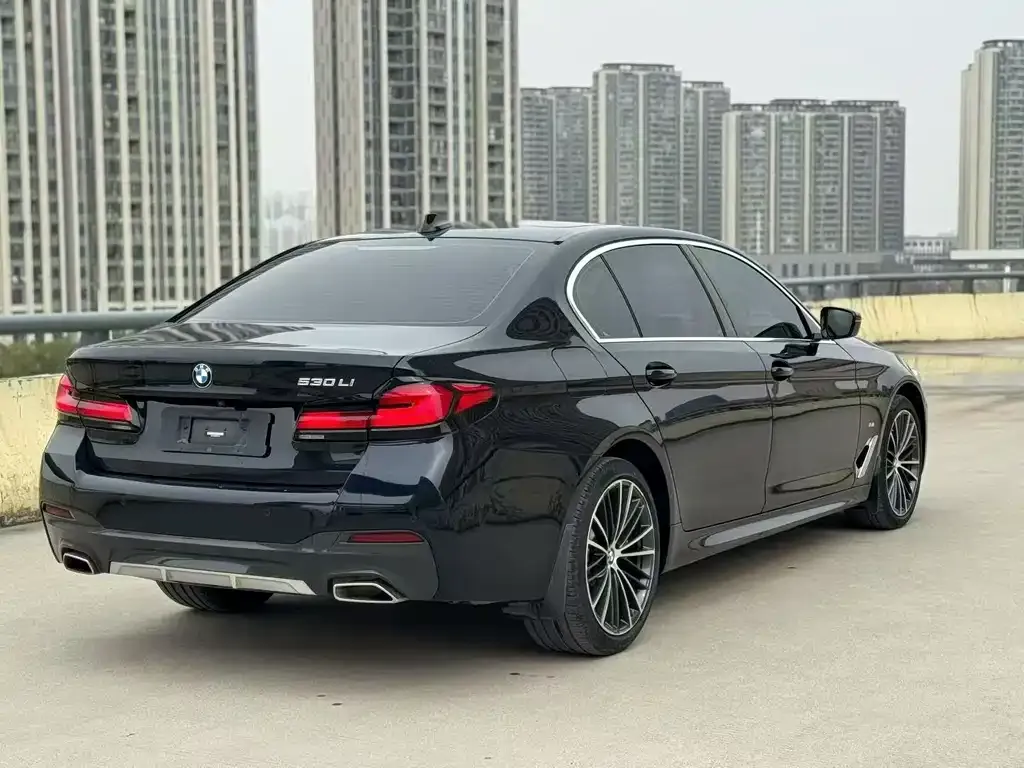 BMW 5 Series — фото 9
