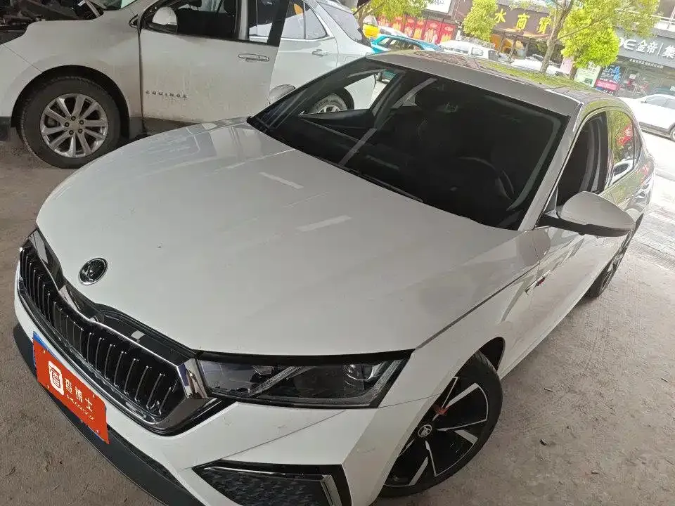 Skoda Octavia — фото 1