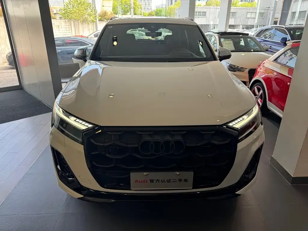 Audi SQ7 2024 из CN, фото 3