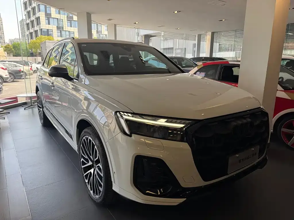 Audi SQ7 2024 из CN, фото 8