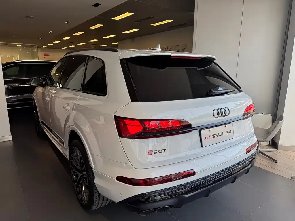 Audi SQ7 2024 из CN, фото 7