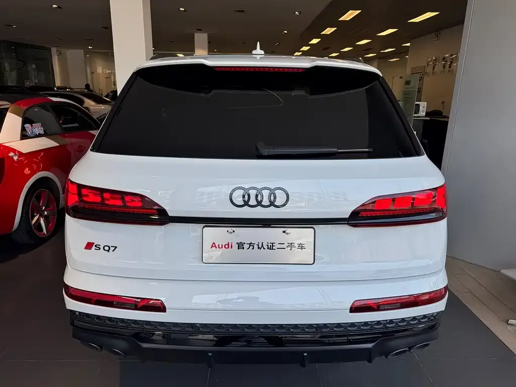 Audi SQ7 2024 из CN, фото 10