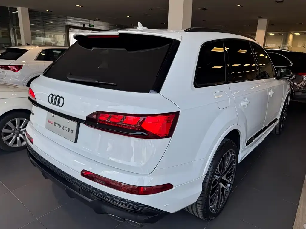 Audi SQ7 2024 из CN, фото 5