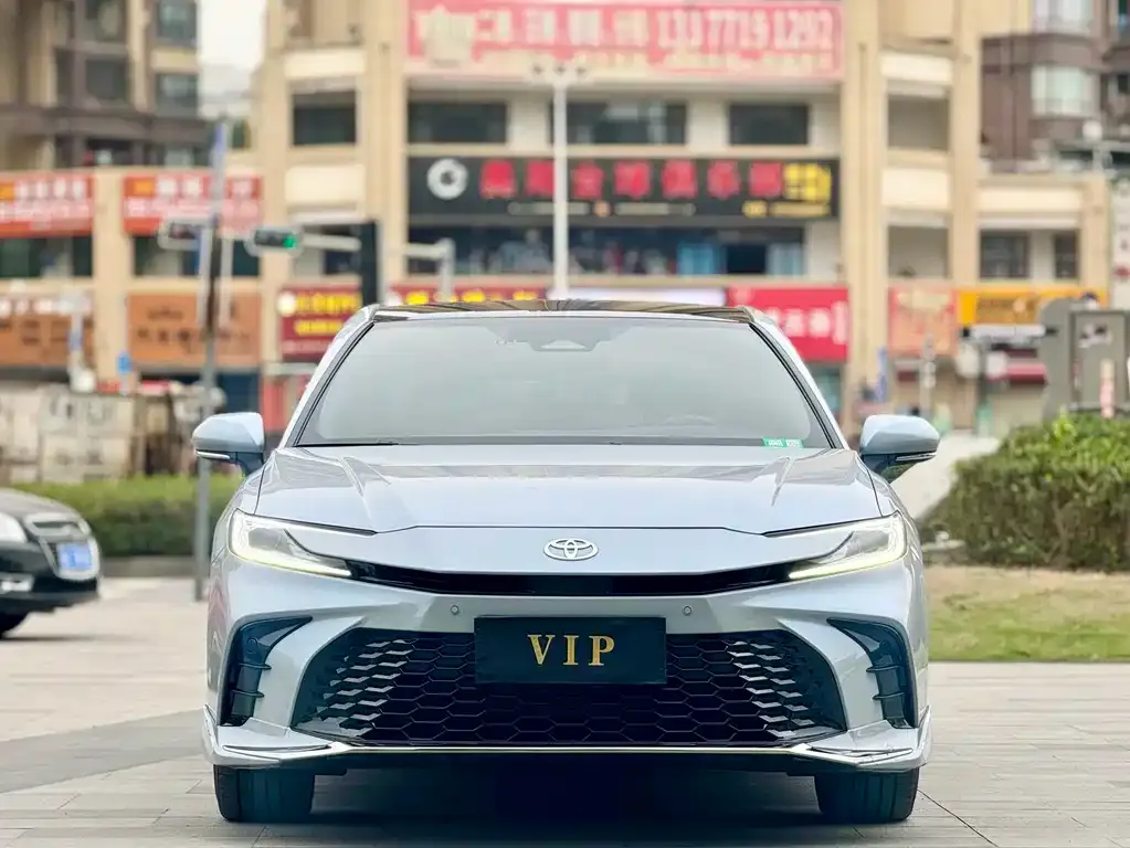 Toyota Camry — фото 2