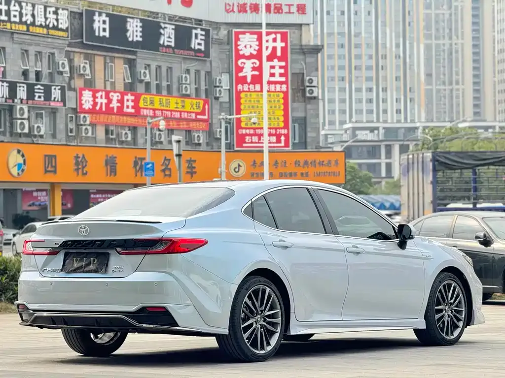Toyota Camry — фото 8