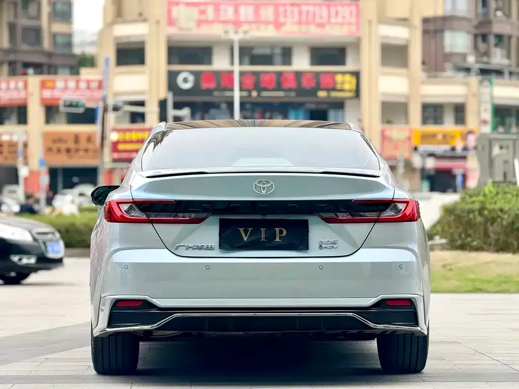 Toyota Camry — фото 3