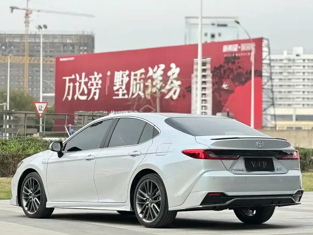 Toyota Camry — фото 7