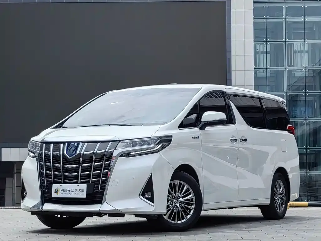 Toyota Alphard — фото 1