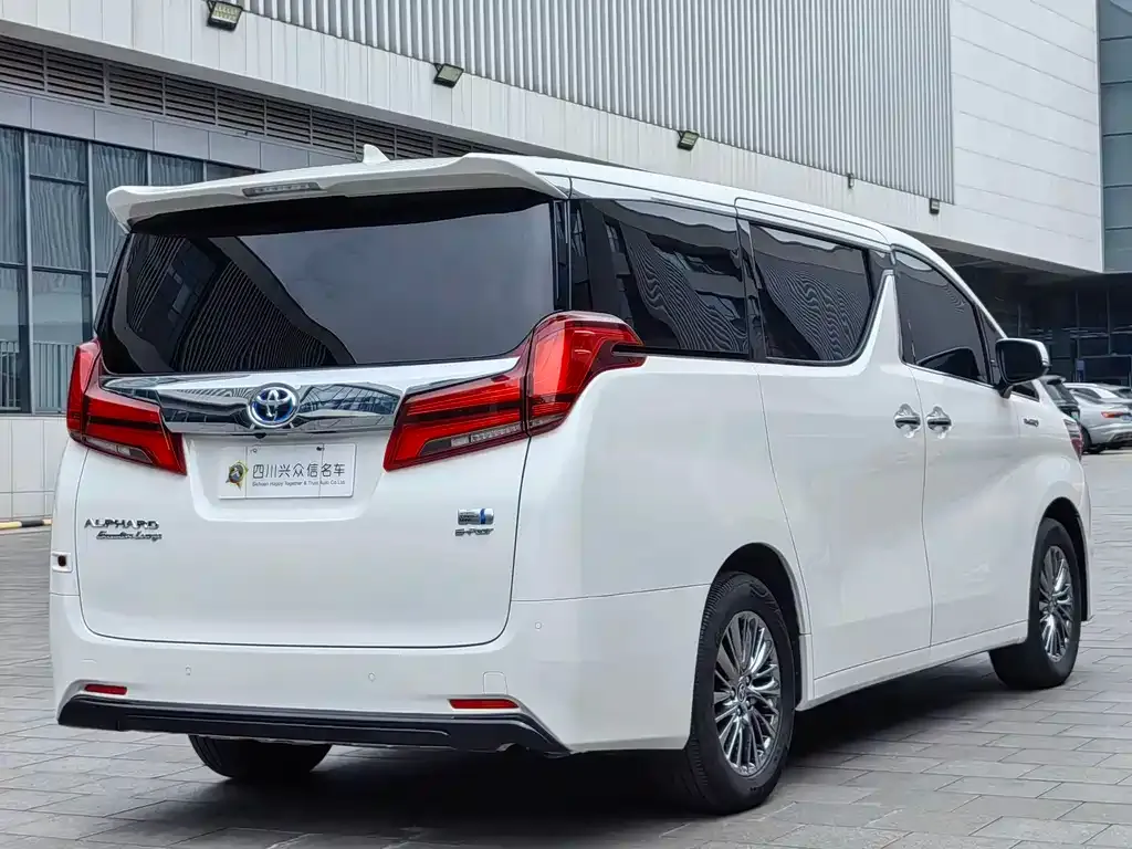 Toyota Alphard — фото 4