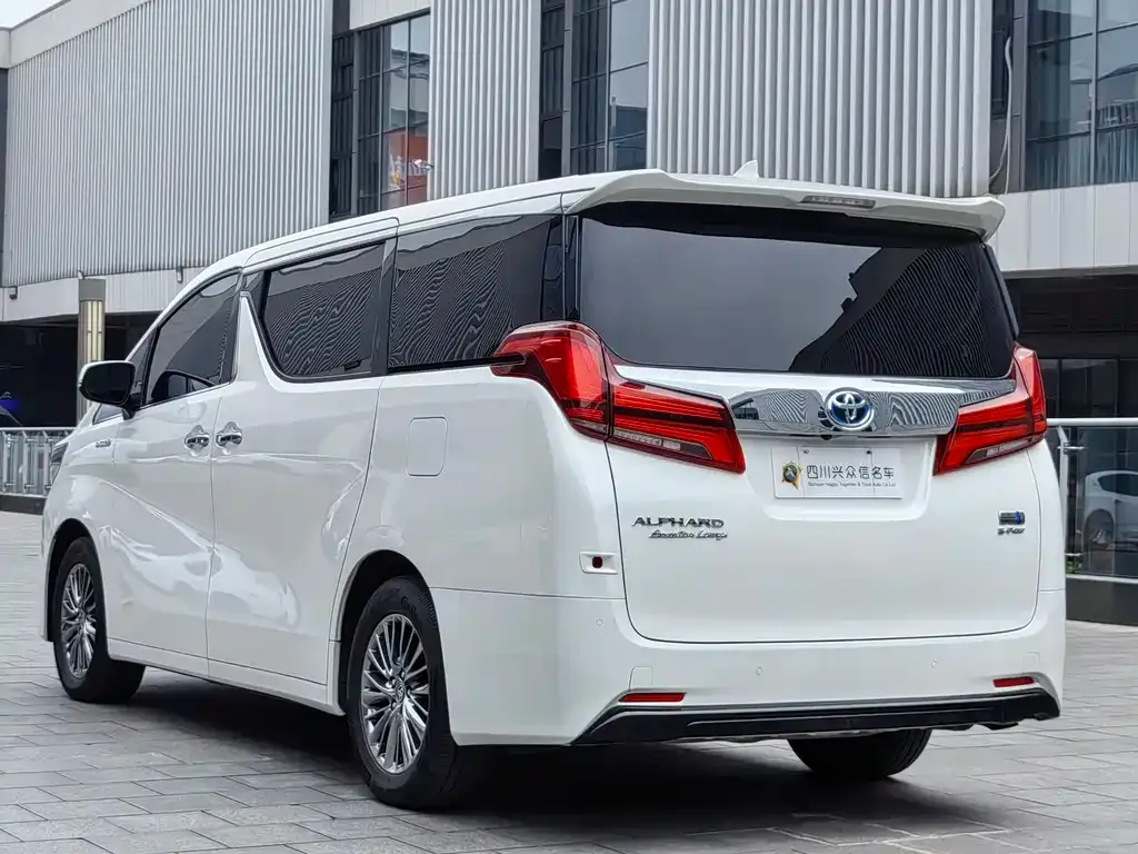 Toyota Alphard — фото 9