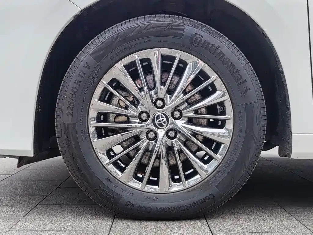 Toyota Alphard — фото 5