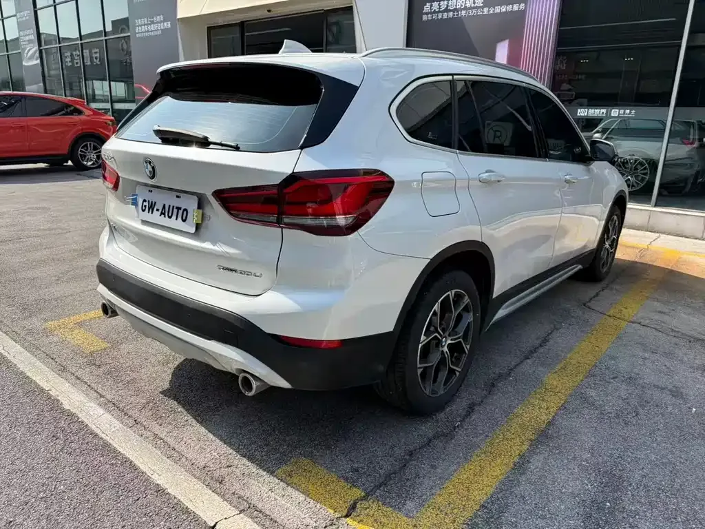 BMW X1 — фото 10