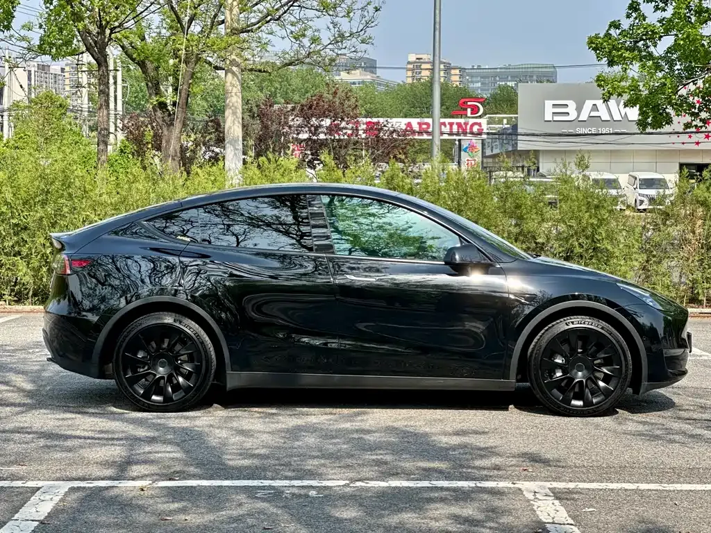 Tesla Model Y — фото 7